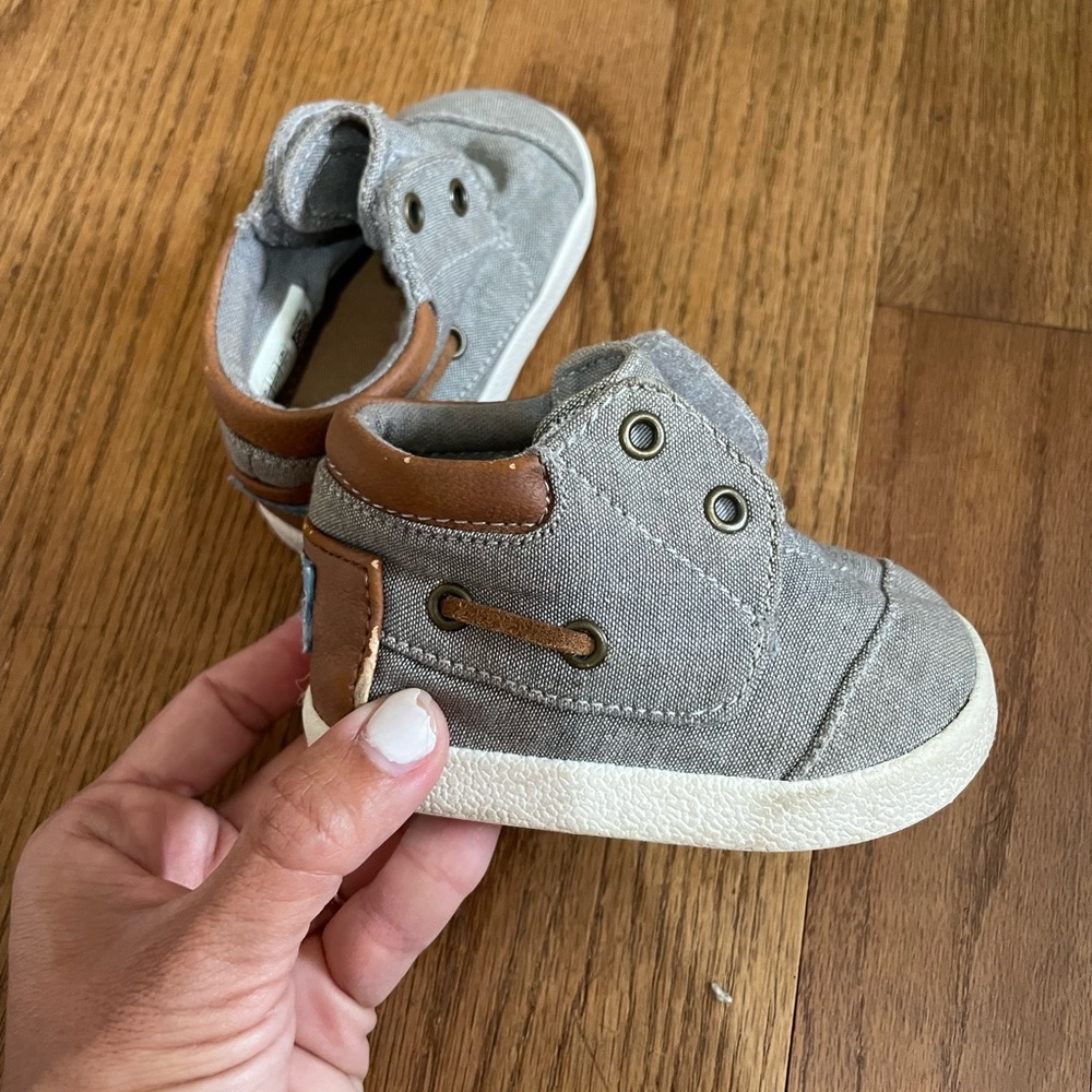 Baby Toms size 4